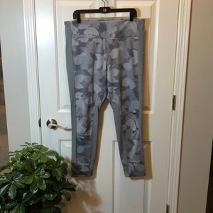 Athleta Essex Hybrid Camo Tight Pants, xl